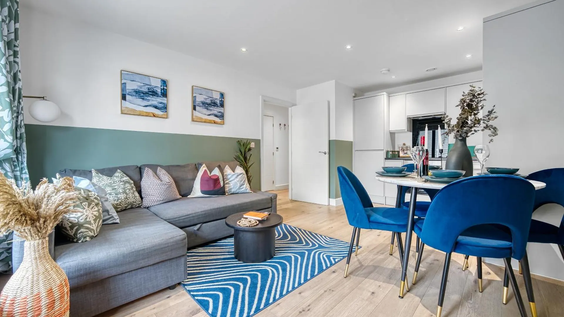 Ocean Village 1-Bedroom Luxurious, Stylish & Cosy Apartment, Central Location In Southampton, Sleeps 4 - Summer Special Offer! - By Blue Puffin Stays United Kingdom