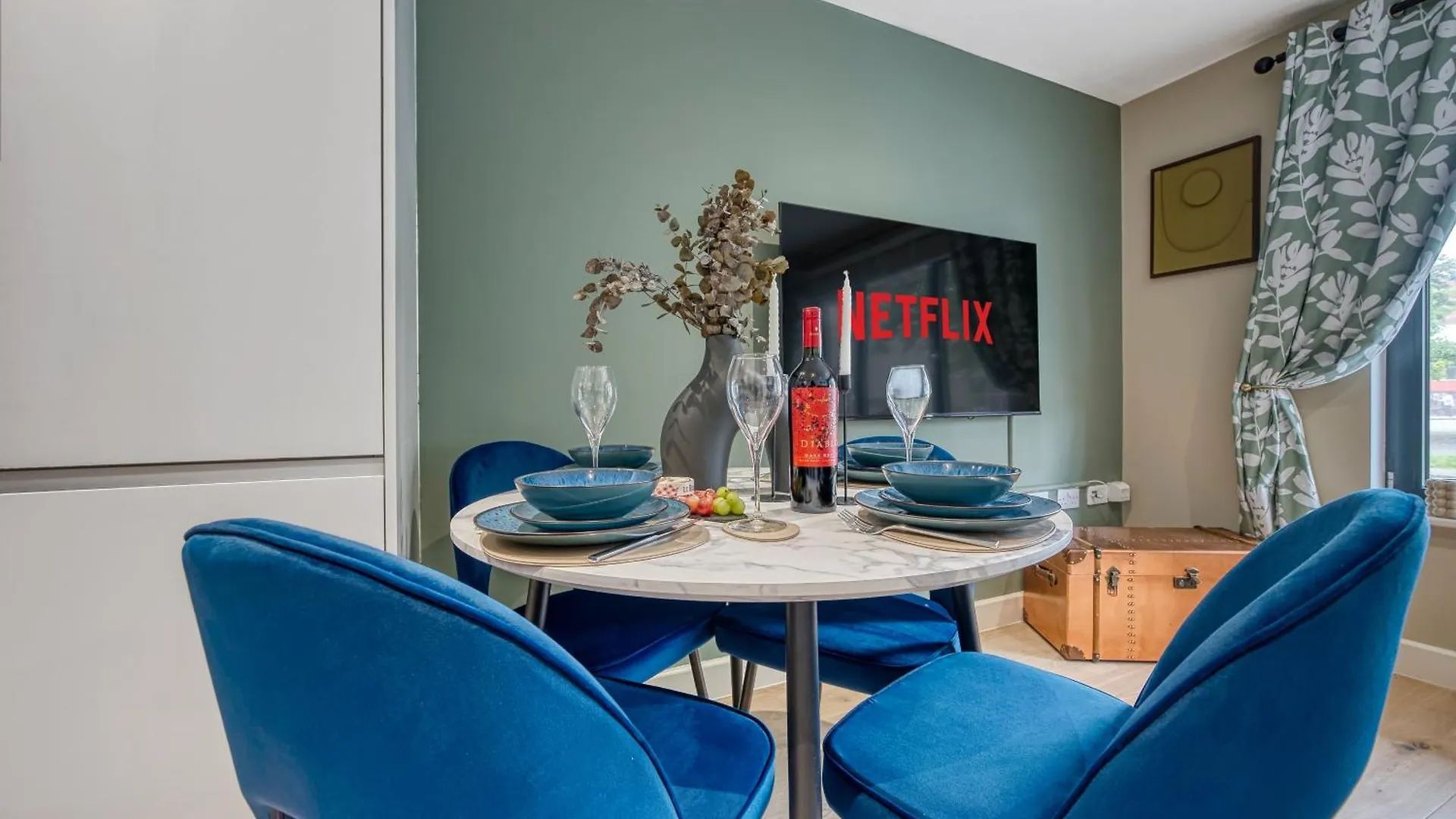 Ocean Village 1-Bedroom Luxurious, Stylish & Cosy Apartment, Central Location In Southampton, Sleeps 4 - Summer Special Offer! - By Blue Puffin Stays 0*, Southampton United Kingdom