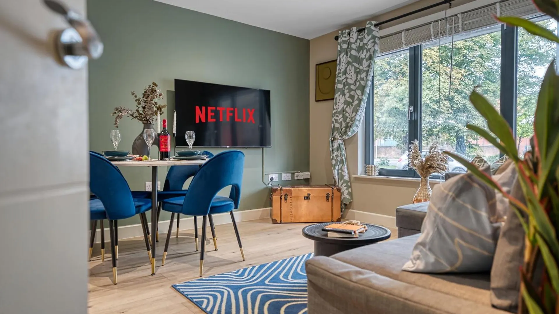 Ocean Village 1-Bedroom Luxurious, Stylish & Cosy Apartment, Central Location In Southampton, Sleeps 4 - Summer Special Offer! - By Blue Puffin Stays Apartment Southampton