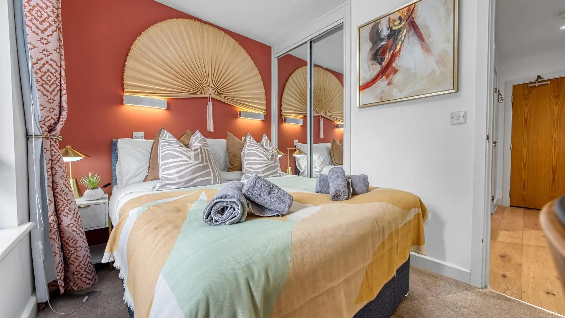Ocean Village 1-Bedroom Luxurious, Stylish & Cosy Apartment, Central Location In Southampton, Sleeps 4 - Summer Special Offer! - By Blue Puffin Stays Apartment
