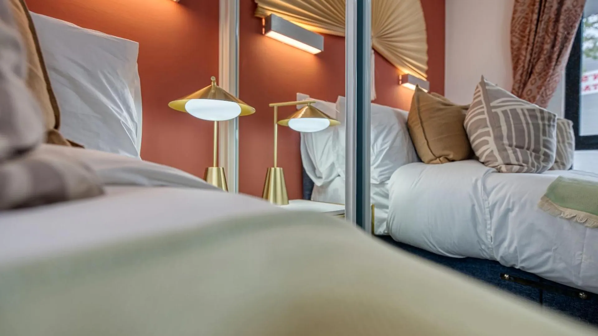 Ocean Village 1-Bedroom Luxurious, Stylish & Cosy Apartment, Central Location In Southampton, Sleeps 4 - Summer Special Offer! - By Blue Puffin Stays 0*, Southampton