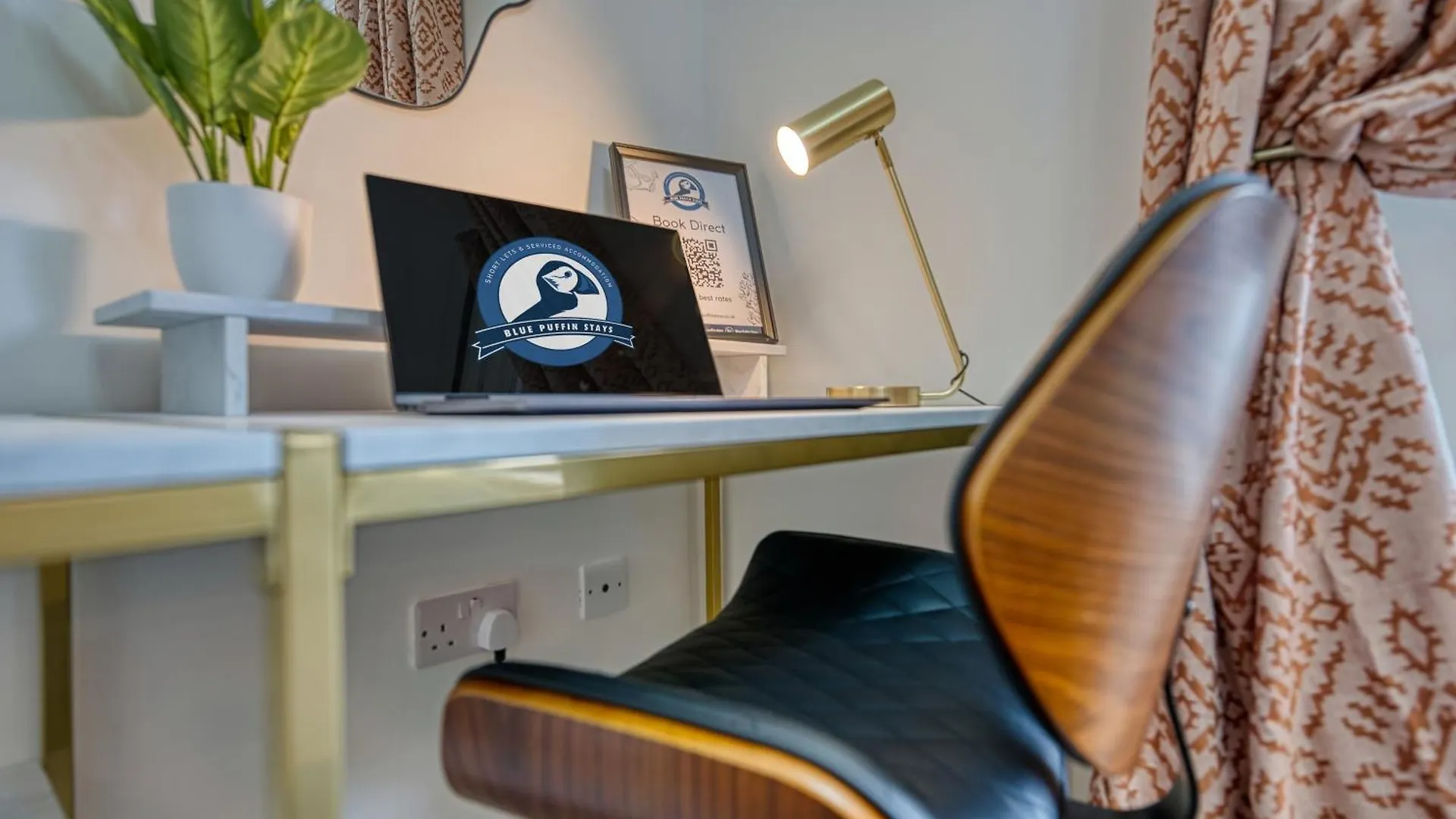 Ocean Village 1-Bedroom Luxurious, Stylish & Cosy Apartment, Central Location In Southampton, Sleeps 4 - Summer Special Offer! - By Blue Puffin Stays Southampton