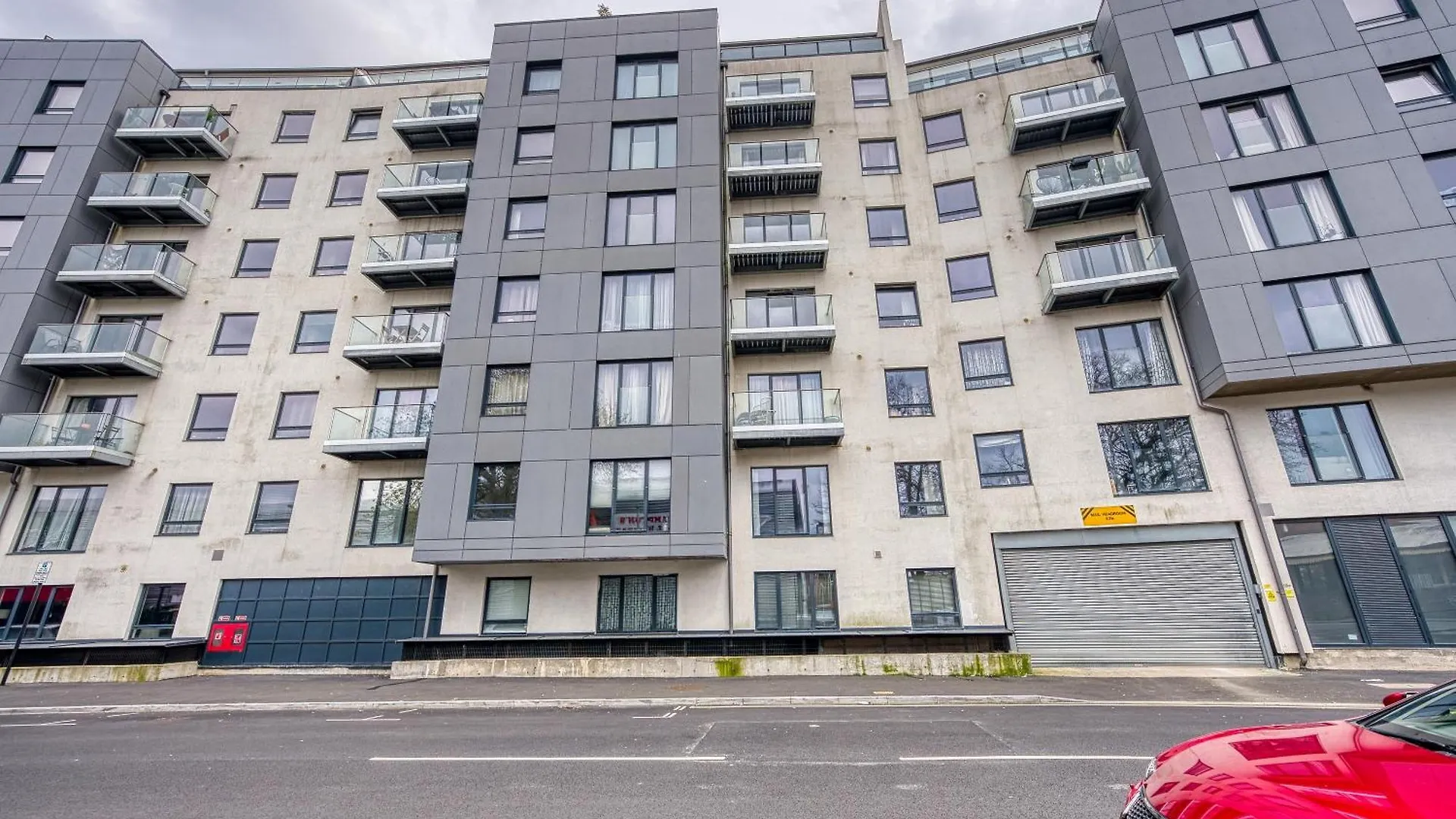 Ocean Village 1-Bedroom Luxurious, Stylish & Cosy Apartment, Central Location In Southampton, Sleeps 4 - Summer Special Offer! - By Blue Puffin Stays Apartment