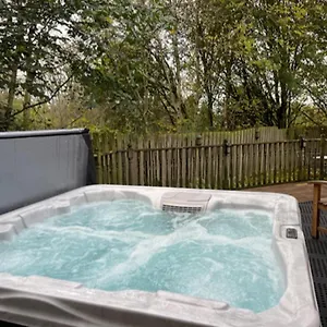 Blaydonburn - Sleeps 4 5 - Parking - Hottub - Yard , Blaydon-on-Tyne United Kingdom
